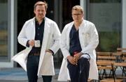 Elias und Marc müssen sich schweren Herzens von ihrer tierischen Freundin verabschieden.