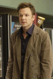 Brittas neuer Freund Vaughn gerät mit seiner poetischen Ader ins Kreuzfeuer von Jeffs (Joel McHale) und Shirleys spitzen Zungen, weshalb es zum Eklat kommt ...