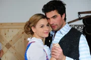 Theresa (Ines Lutz, l.); Konstantin (Moritz Tittel, r.)