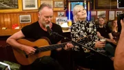 Gastgeberin Ina Müller begrüßt im Schellfischposten in dieser Sendung die Sängerin Sarah Connor und den Autor Hajo Schuhmacher sowie den Sänger Jacob Banks und die Band Provinz und als 'Special Guest' den Sänger Sting. Foto: Sting und Ina Müller