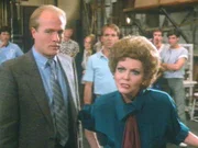 Hollywood-Diva Rita (Vivian Blaine) und ihr Sohn Barry (Gregg Henry) haben Meinungsverschiedenheiten mit dem Regisseur des Musicals.