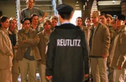 Als die Frauen erfahren, dass Andy (Stefan Puntigam, vo.) Mareikes Mörder ist, bilden sie eine Front gegen ihn...