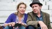 Sabine (Margarita Broich) und Pastor Book (Jan Fedder) überdenken ihre gemeinsame Zukunft.