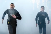 Special Agent Omar Adom 'OA' Zid (Zeeko Zaki, l.); Special Agent Stuart Scola (John Boyd, r.)