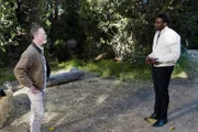 Sheriff Wayne McCarthy (Louis Herthum, l.); Luke Watkins (J. Alex Brinson, r.)