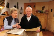 Hildegard (Antje Hagen, l.); Alfons (Sepp Schauer, r.)