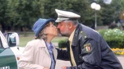 Herzberger (Dietmar Huhn) bekommt Besuch von seiner Mutter Elfriede (Regine Lutz). Auf dem Heimweg werden die beiden in einen Fall verstrickt und zwar tiefer, als sie sich wünschen...