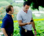 Ein neuer Fall, bei der die Tochter eines Navy SEALs, der sich selbst gerade auf einer streng geheimen Mission befindet, entführt wurde, beschäftigt Danny (Scott Caan) und Steve (Alex O'Loughlin).