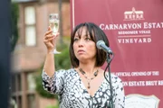 Die gefürchtete Weinkritikerin Nadia Simons (Naoko Mori) verkostet den neuen Jahrgang.