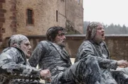 Nur für die Guten ist der Brei eine süße Erfahrung (V.l.n.r.: Martin Winkelmann und Stipe Erceg als die beiden Geldeintreiber „Nase“ und „Schwarzrabe“ sowie Roland Wolf als „Graf Ruben von Hammerlitz“).