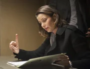Hört der Verdächtige auf die knallharten Angebote der Staatsanwältin Erin (Bridget Moynahan)?