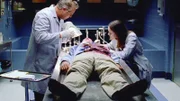 Gil (William Petersen) und Sara (Jorja Fox) stoßen bei einem Serienmord auf Ungereimtheiten. Sitzt ein Unschuldiger hinter Gittern?