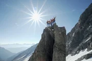 Das Expeditionsteam
Neue Wege suchen
Folge 5
Das SAC-Expeditionsteam der Frauen nach erfolgreicher Pfeilerbesteigung
SRF/Halsundbeinbruch Film