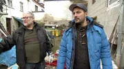 Trödelprofi Sükrü Pehlivan (re.) bei der Bestandsaufnahme mit Sammler Arno (62)TrĂ¶delprofi SĂĽkrĂĽ Pehlivan (re.) bei der Bestandsaufnahme mit Sammler Arno (62)