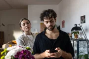 Nachdem ein Stuttgarter Starfotograf wie vom Erdboden verschluckt ist, gerät die junge Fotografin Rosa Baumann (Anne Zander) unter Verdacht, mit seinem Verschwinden in Zusammenhang zu stehen. Auch Rosas Freund und Gebärdendolmetscher, Lukas Wiesner (Robin Cadet), wird von der Kripo genauer unter die Lupe genommen.