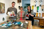 Schonacher Uhrendesignerin Selina Haas und ihr Mann Andreas Kreyer mit Annette Krause.