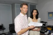 Katrin (Ulrike Frank) wirft Alexander (Clemens Löhr) mangelnde Konzentration bei der Arbeit vor.