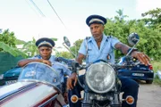 Dwayne Myers (Danny John-Jules, r.) und J.P. Hooper (Tobi Bakare, l.) liefern den entscheidenden Beweis zur Aufdeckung des Mordes.