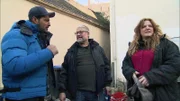 Mit seiner exzessiven Sammelleidenschaft geht Arno (62, Mitte) seiner Frau Daliah (42, re.) und deren Sohn Martin ziemlich auf die Nerven. Da die Familie Geld benötigt, soll RTL II-Trödelexperte Sükrü Pehlivan (li.) helfen, die im Hinterhaus angesammelten „Schätze“ zu verkaufen und zu entsorgen, um Platz für eine Ferienwohnung zu schaffen.