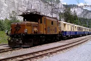 Der Nostalgie Glacier Express mit Pullmanwagen.