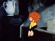 Als Pumuckl den ersten Schnee entdeckt, möchte er unbedingt eine Wagenladung davon in die Werkstatt holen, um damit zu spielen. Als er sich über ein Verbot Meister Eders hinwegsetzt, erlebt er Überraschungen.; Pumuckl.