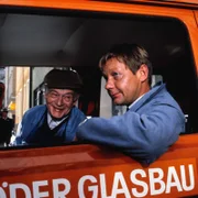 Von links: Herr Schröder (Fritz Straßner) und Erwin Schröder (Frithjof Vierock).