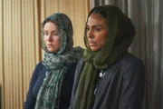 DS Townsend (Marsha Thomason, r.) und DS Hobson (Erin Shanagher, l.) werden gebeten, bei der Trauerfeier des jungen Boxers dabei zu sein. Doch den Ermittlerinnen fällt es schwer, Anteil zu nehmen, während die Umstände seines Todes noch ungeklärt sind.