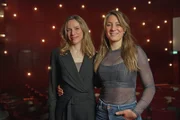 Superpower, Schwäche oder einfach eine Eigenschaft - Prof. Corina Greven forscht zur Hochsensibilität. Im Bild: Corina Greven (l.) und Moderatorin Jasmina Neudecker (r.)