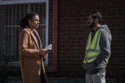 Am Hafen befragt DS Jenn Townsend (Marsha Thomason) den Onkel des Opfers, Kareem Riaz (Ash Tandon). Dabei ist sie zunächst skeptisch, was seine Aussage angeht.