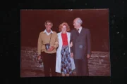 Albert Speer (r.) mit Hollywood-Produzent Jack Neuman (l.) und der Schauspielerin Marian Collier. Tagelang spricht er mit Neuman über seine Version der NS-Zeit.