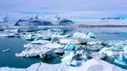 Die monumentale Gletscherlagune Jökulsárlón im Süden der Islands.