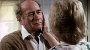 In Marthas (Patricia Smith, r.) Traum wird Hale (Darren McGavin, l.) mit schmerzlichen Gefühlen konfrontiert.