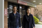 Special Agent Remy Scott (Dylan McDermott, l.); Special Agent Kristin Gaines (Alexa Davalos, r.)
