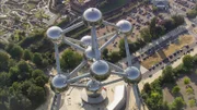 Das Atomium gilt als eines der Wahrzeichen der belgischen Hauptstadt Brüssel. Es ist das wohl größte nachgebaute Modell eines Eisenkristalls in 165-milliardenfacher Vergrößerung.