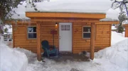 Die 21-jährige Heather hat große Träume für ihr kleines Haus in Steamboat Springs in Colorado. Bisher hat Heather, die Wintersport und Mode liebt, bei ihrer Tante gewohnt, doch ein Camping-Sommer in Alaska hat ihr gezeigt, dass weniger mehr ist. Deshalb will sie ihr eigenes Tiny House im schicken Landhausstil kaufen. Ihre Mutter unterstützt sie bei der Suche und behält das Budget im Blick. Heather will ein Holzhaus mit modernem Twist und verschiedenen Farben. Außerdem soll das Häuschen eine schöne Aussicht, viele Fenster und einen heimeligen Kamin für kalte Wintertage haben. Mit 125.000 Dollar wird es nicht leicht, ein Eigenheim im begehrten Steamboat Springs zu finden.
