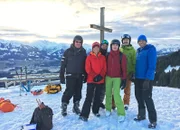 v.li.: Beleuchter Arne Kist, Annette Krause, Tonmann Niklas Otto, Maskenbildner Michaela Seemann, Kameramann Andreas Enderle und Bergführer Michael Schott am Ofterschwanger Horn.