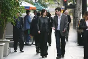 Ein Schönheitschirurg wird ermordet in seinem falsch geparkten Auto aufgefunden. Ein neuer Fall für Kate Beckett (Stana Katic, l.) und Richard Castle (Nathan Fillion, r.).