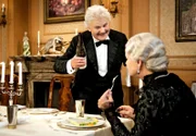 "Als so wie alszus" - "alles so wie immer": Karl Garff als Butler "Schorsche" und Eva-Maria Keller als Miss Sophie.