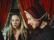 Caroline (Karen Grassle, r.) gelingt es nicht, Mary (Melissa Sue Anderson) darüber hinwegzutrösten, dass sie bei dem Wettbewerb nur Zweite wurde.