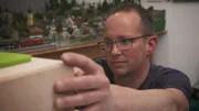 Carsten aus Herford integriert einen Fernsehraum für die Formel 1.