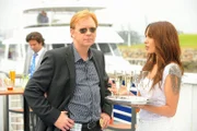 Horatio (David Caruso, l.) und sein CSI-Team müssen dem populärsten Club Miamis einen Besuch abstatten, um den Mord an einem sogenannten "Bottle-Girl" aufzuklären.