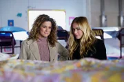 L-R: Kelly Conner (Alexis Carra), Ellie Bishop (Emily Wickersham)