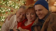Minas Eltern Piet und Annie sind ganz entzückt von Minas Date Lukas.