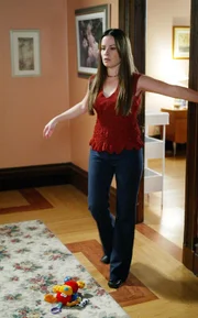 Mittels eines uralten Zauber, wird Piper (Holly Marie Combs) plötzlich blind ...