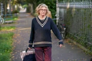 Gundula (Lisa Kreuzer) macht sich Sorgen um ihre Wohnsituation.