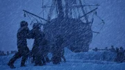 Schon in den ersten Tagen auf dem Weddellmeer macht Drifteis der Endurance und ihrer Mannschaft schwer zu schaffen. Sechs Wochen lang kämpft sich das hölzerne Schiff durch das dicke Eis, dann steckt es manövrierunfähig fest.