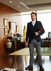 Sherlock Holmes (Jonny Lee Miller)