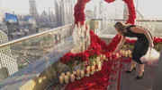 Heiratsanträge in Dubai liegen im Trend. Die Agentur der Britin Caroline Radson erfüllt jeden noch so verrückten Kundenwunsch.