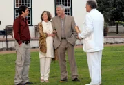 Jonathan (Michael Greiling, 2.v.r.), Hanna (Gila von Weitershausen), Lennard (Manuel Witting, li.) und Markus (Christian Kohlund, re.) sind froh, dass das alte Weingut vor dem Ruin gerettet ist.