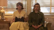 Beth Ann Stanton (Ginnifer Goodwin, l.) und April Warner (Sadie Calvano)
